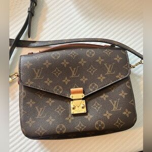 Authentic Louis Vuitton Pochette Metis